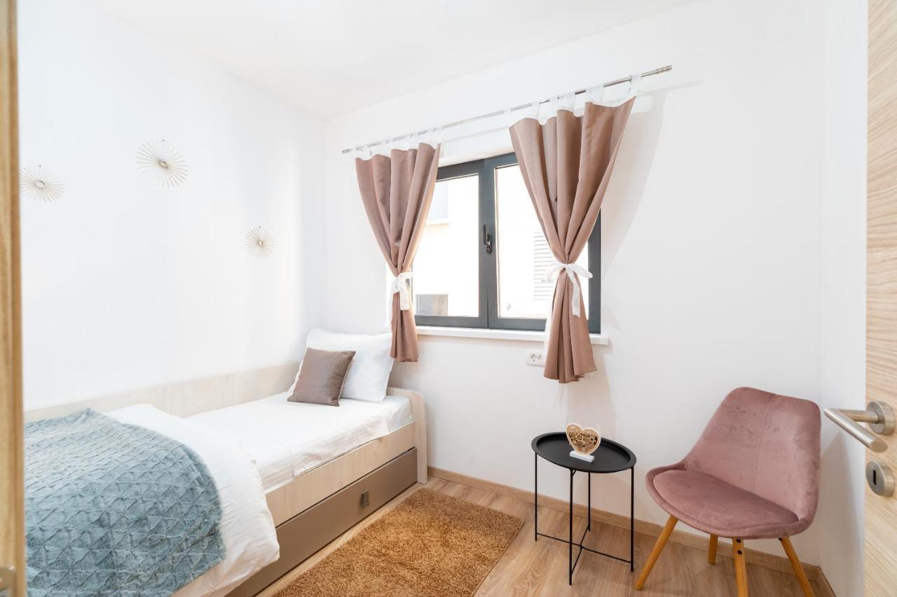 Apartments & Rooms Fisherman'S Luck Vela Luka Bagian luar foto