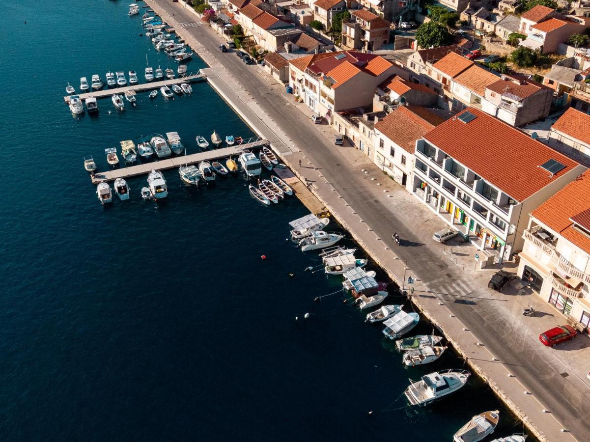 Apartments & Rooms Fisherman'S Luck Vela Luka Bagian luar foto